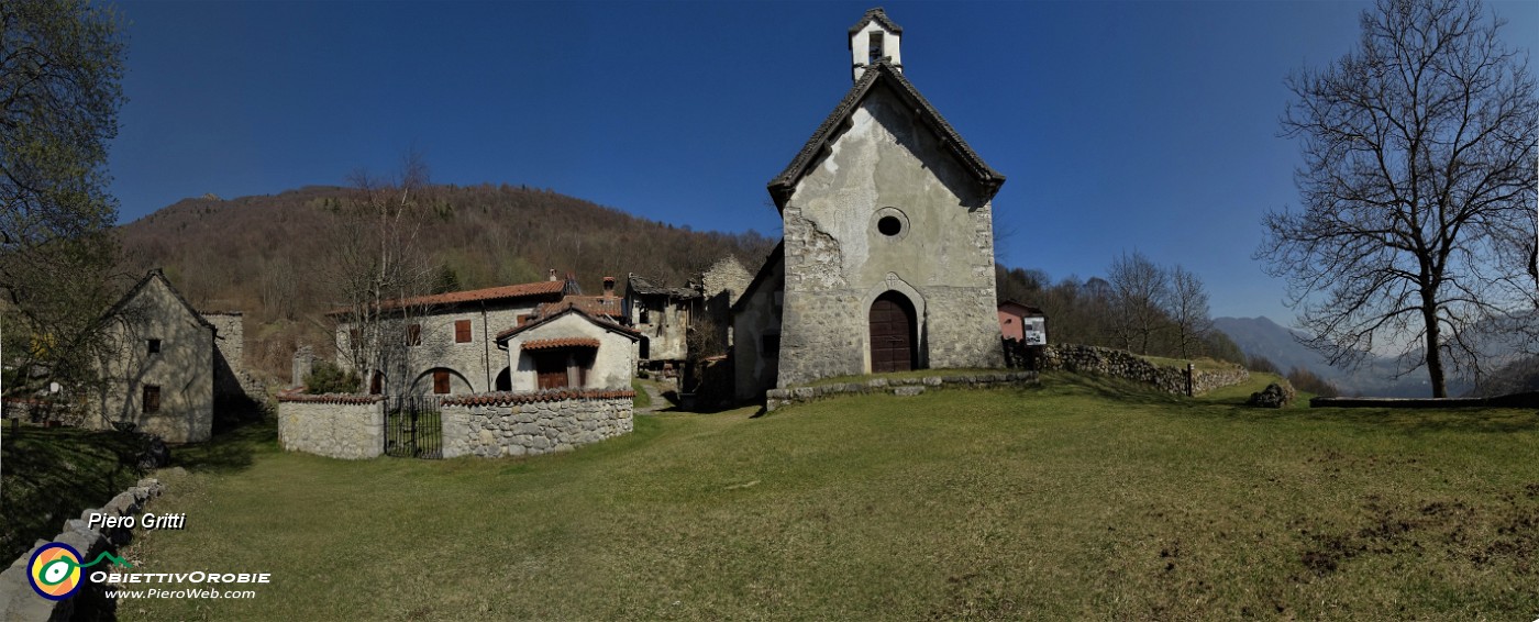 23 Fraggio, la chiesetta di S. Lorenzo del sec.XIV e il piccolo antico borgo.jpg